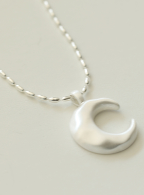 时髦设计感磨砂氛围感月亮项链女肌理银色简约百搭高级感锁骨链女