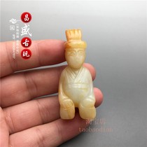 Retro Old Goods Ancient Play with Xiu Yugui hands on a piece of jade kneeling jade Pei pendant retro jade expensive people to recruit Caiu Nafu