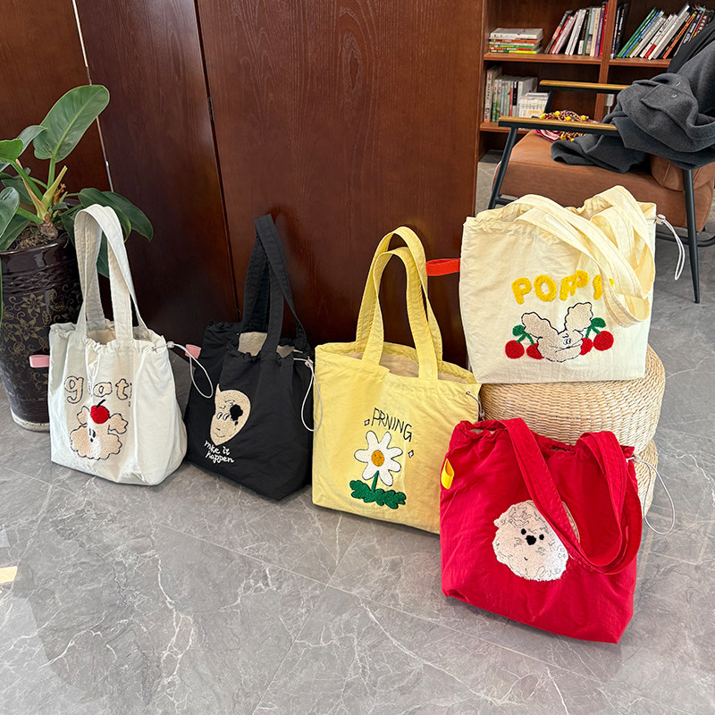 春季新款时尚毛巾绣便携式托特大容量时尚百搭包抽绳束口单肩包,淘宝优惠券,粉丝福利购,淘宝优惠卷