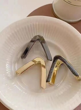 发夹女后脑勺适合发量少的高级感抓夹小号短发留长发过度神器v形