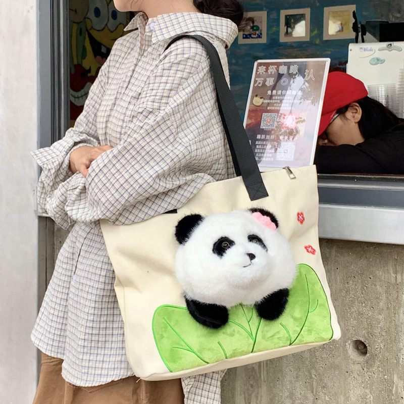 毛绒玩偶大熊猫包包2025新款帆布包单肩包大容量托特包通勤斜挎包 - 图0