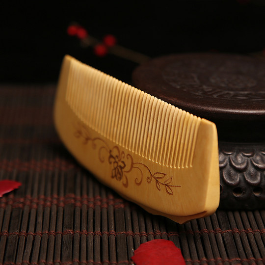 White Elephant Natural Small Leaf Boxwood Comb Orchid Style 13cm