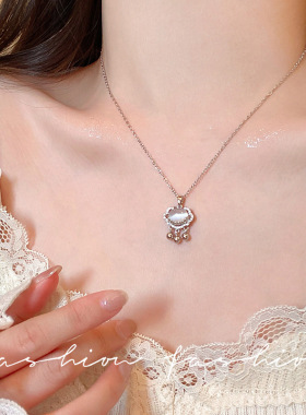 新中式如意锁猫眼石吊坠2026镶钻铃铛流苏锁骨链小众轻奢气质配饰