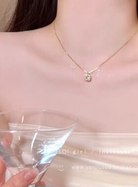 爆闪小方糖锆石吊坠项链女款简约素链小众锁骨链气质百搭颈链配饰