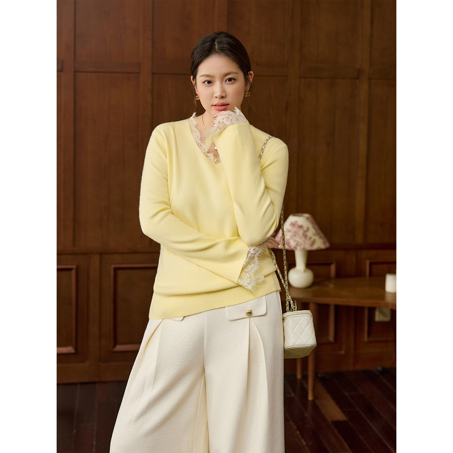 潘不卷大码女装黄色蕾丝拼接v领打底针织衫微胖mm冬内搭毛衣上衣,淘宝优惠券,粉丝福利购,淘宝优惠卷