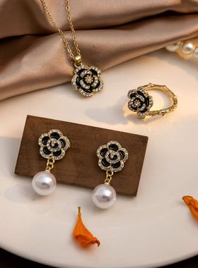 法式复古精致山茶花项链戒指套装 轻奢金属设计感珍珠耳环套装女