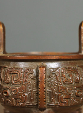 复古青铜器纯铜饕餮纹西周鼎三足圆鼎香炉家居客厅办公室装饰摆件