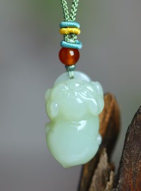 精致和田玉发财猪吊坠男女款