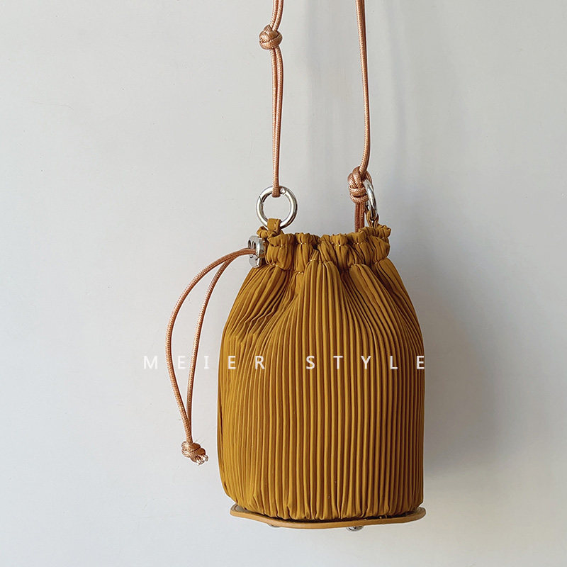 韩系ins时尚百搭抽绳褶皱水桶包迷你单肩斜挎包少女挎包2022新款,淘宝优惠券,粉丝福利购,淘宝优惠卷