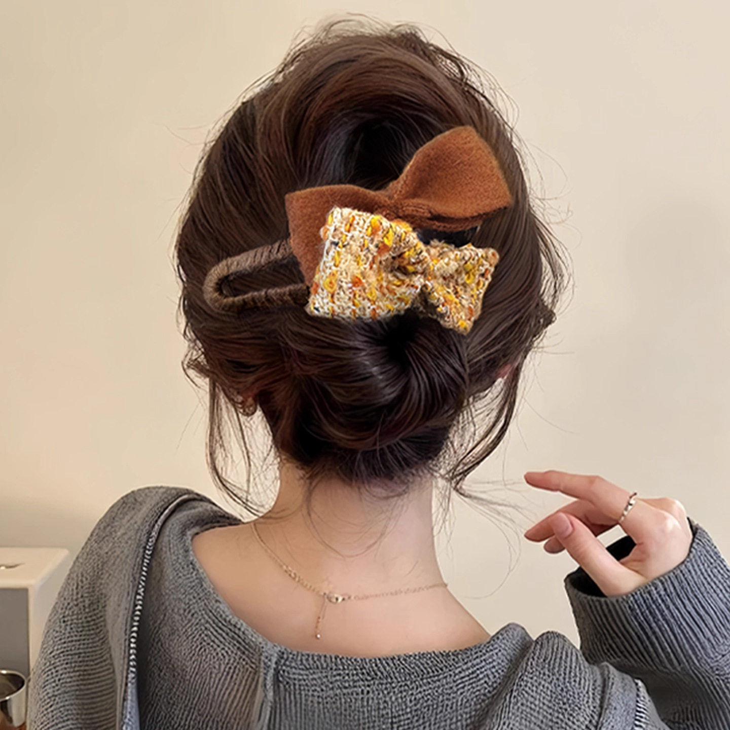 秋冬毛绒花朵鸭嘴夹发夹女后脑勺2025新款气质盘发一字夹发卡头饰,淘宝优惠券,粉丝福利购,淘宝优惠卷