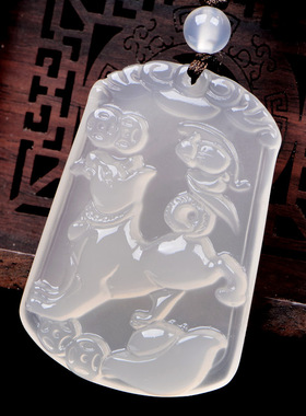 2026年犬来显达白玉髓吊坠白玛瑙生肖狗项链属兔六合狗形饰品男女