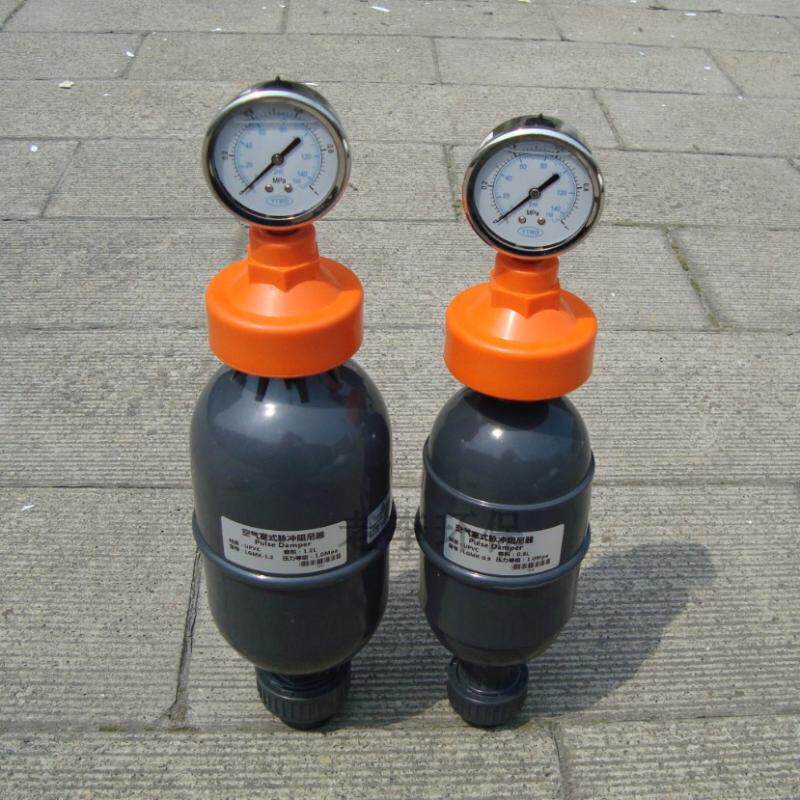 塑料upvc空气式脉动阻尼器 脉冲阻尼器 脉动缓冲器缓冲罐带压力表