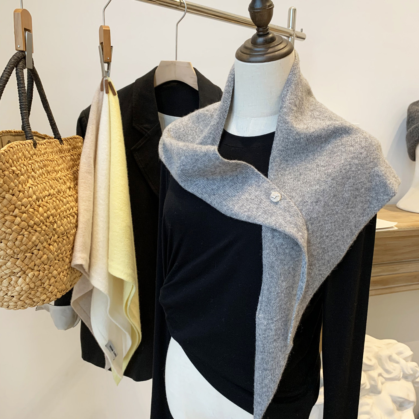 澳洲全羊毛针织三角巾女披肩2025秋冬新款打结叠穿护颈坎肩围巾女