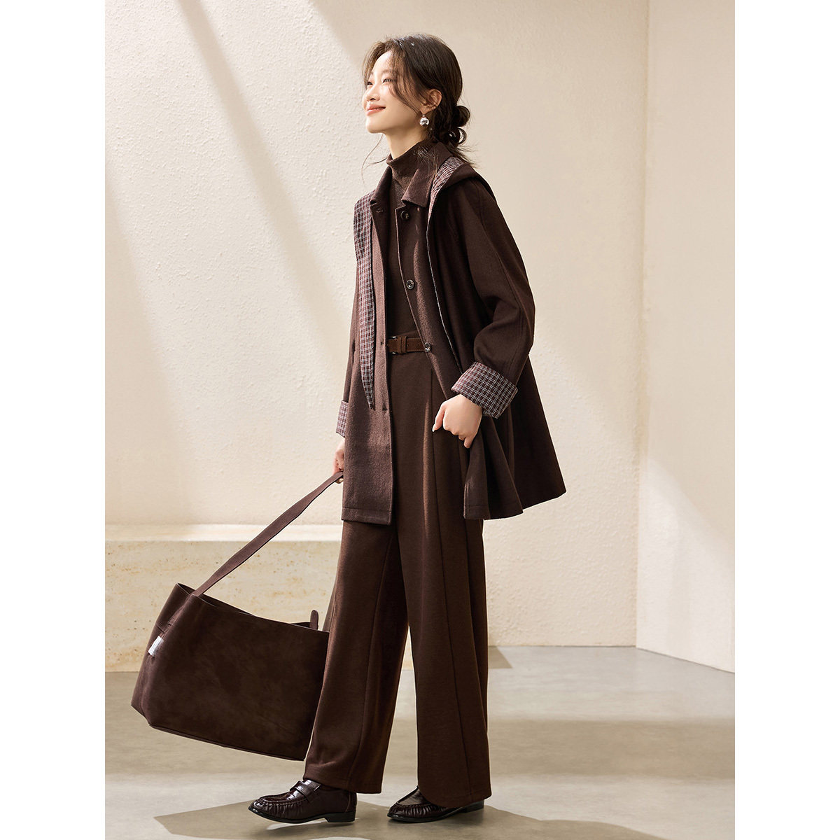 沫晗依美复古摩登风衣2025冬季含羊毛复古文艺氛围脱卸领巾帽外套,淘宝优惠券,粉丝福利购,淘宝优惠卷