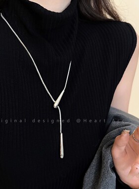 冷淡风水滴项链女2025新款长款卫衣链轻奢小众锁骨链毛衣链配饰品