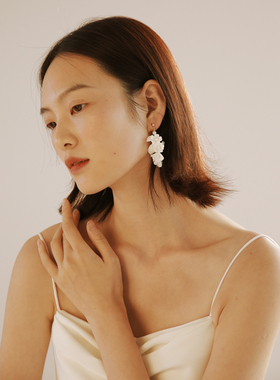 Yesdress新娘结婚拍照婚纱白色陶花朵耳环气质长款耳坠耳饰