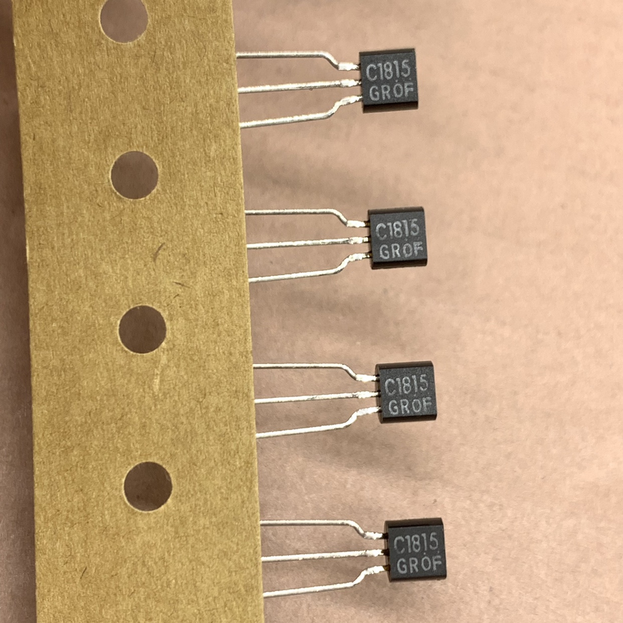 2SC1815 C1815-GR/C1815-Y档位原装进口2SA1015 A1015三极管TO-92 - 图0