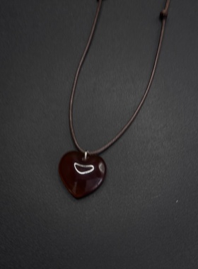 琥珀色复古长款爱心项链女轻奢高级感毛衣链小众配饰R22102