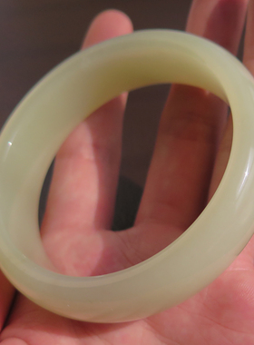 靓眼方言和田玉精品新疆且末料青白玉高油润内径62mm宽版手镯子X5