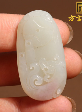 方言和田玉飘桃花仿古凤挂件