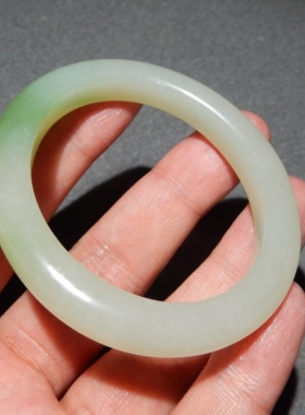 方言收藏青海白玉带翠贵妃手镯