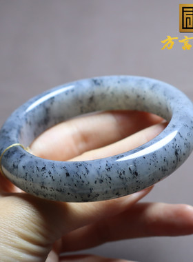 新疆点墨青花白玉籽料卡57mm手镯