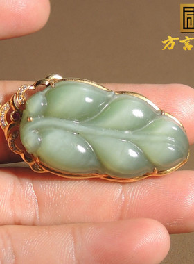 大动作方言和田玉俄罗斯老料碧玉粉青金枝玉叶18K金吊坠挂件R2