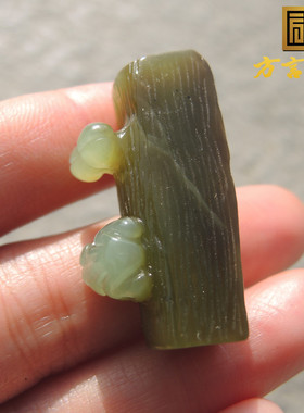 嗨翻天方言和田玉俄料老坑料苹果绿带糖碧玉温润呱呱来财挂件O1