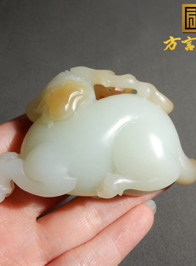 新疆且末料糖白玉立体雕鹿手把件