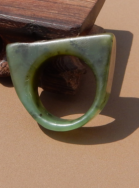 惊方言和田玉黄沁皮果绿碧玉扳指