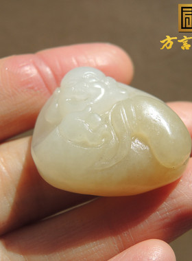 嗨翻天方言和田玉品佩戴级新疆温润且末料带糖巧雕笑佛吊坠挂件O1