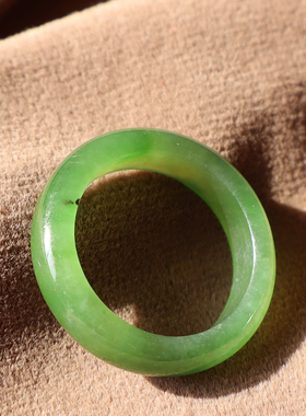 俄罗斯老料碧玉正阳绿16mm戒指