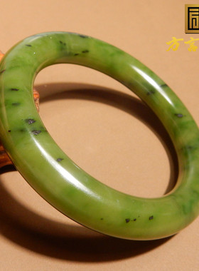 新疆和田玉菠菜绿碧玉手镯子