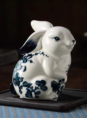 景德镇陶瓷青花手绘裂纹釉瓷兔子生肖兔摆件现代客厅民宿桌面装饰
