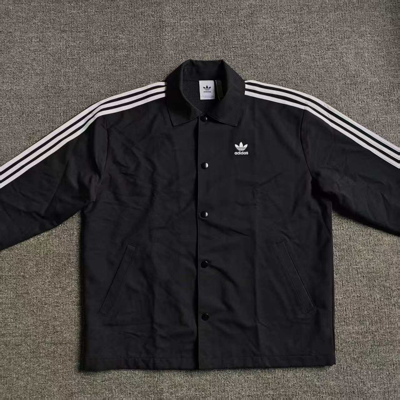 Adidas三叶草男女情侣款经典三条纹翻领运动休闲夹克外套IZ1831,淘宝优惠券,粉丝福利购,淘宝优惠卷