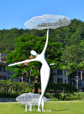 园林景观玻璃钢抽象人物云朵雕塑