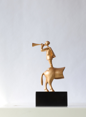 现代轻奢抽象艺术马背少年摆件