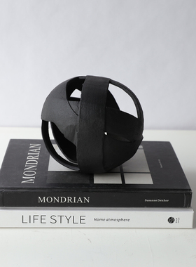 意式简约几何黑色镂空圆摆件