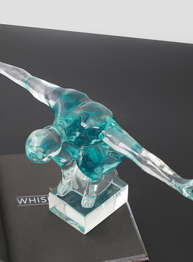 展翅高飞样板间电视柜人物雕塑