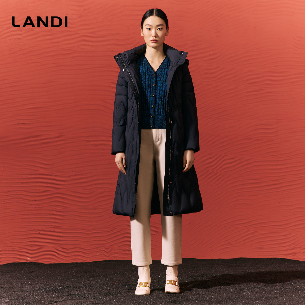 [商场同款]LANDI藏蓝色连帽立领防风长款鹅绒羽绒服女冬新品