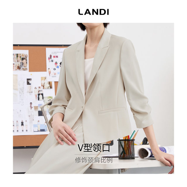 LANDI cloud ສີຂາວ pleated ຊຸດແອວແຂນສາມສ່ວນສີ່
