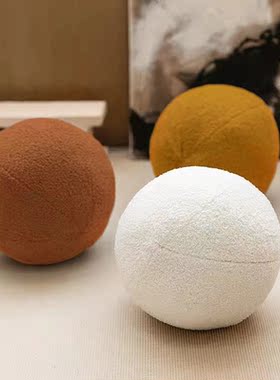 现代简约北欧儿童房客厅会所别墅样板间泰迪绒球型靠垫抱枕天鹅绒