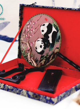 圆扇蜀绣梅花熊猫蜀绣双面绣摆件手工刺绣 中国特色送老外礼品
