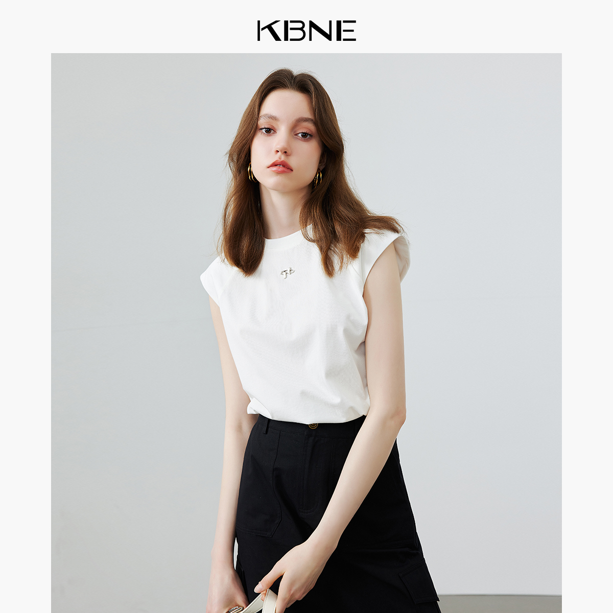 KBNE短袖T恤女白色打底衫独特上衣2024夏季新款今年流行漂亮小衫-图1