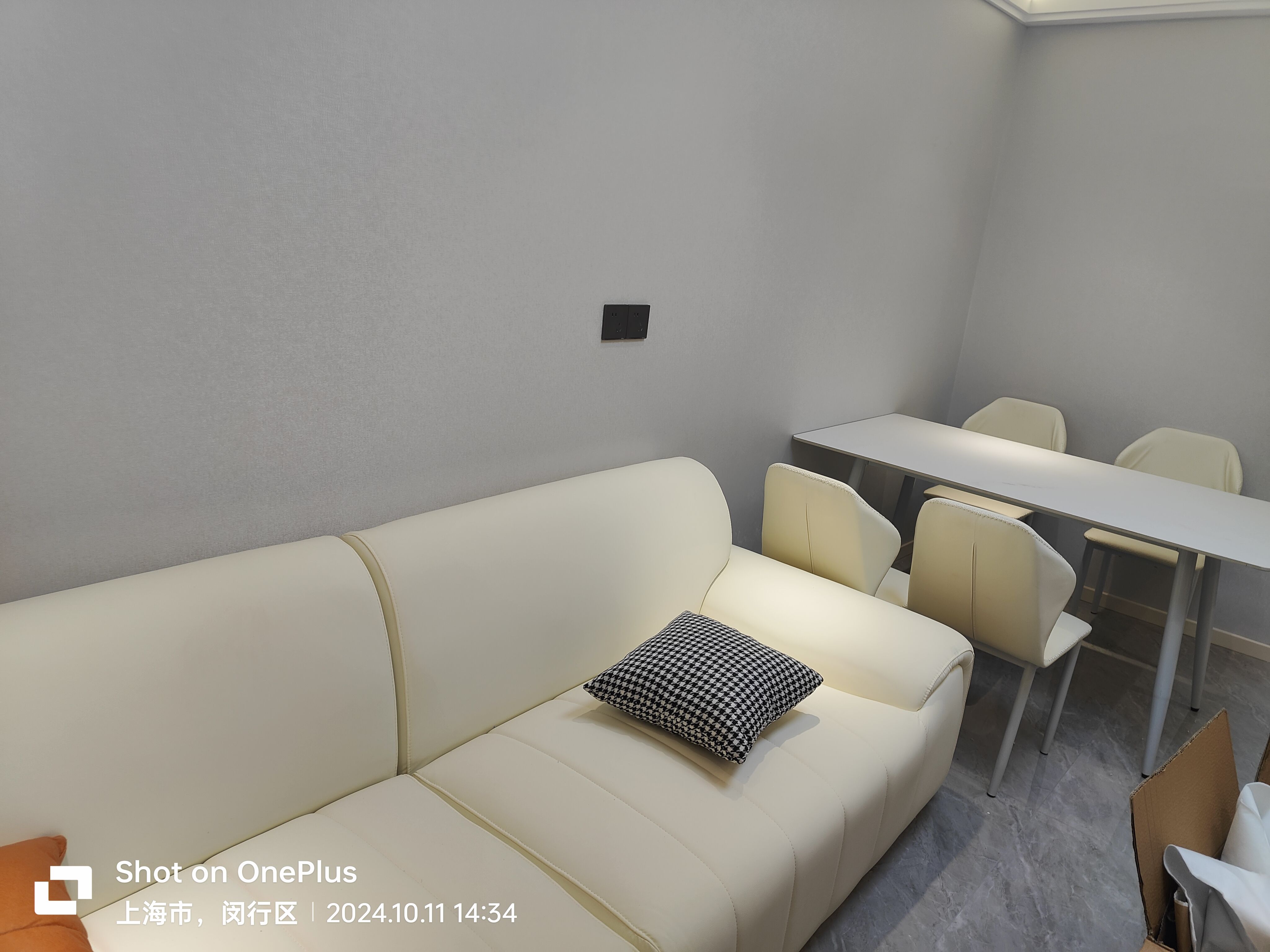 The Shanghai decoration construction team provides half-inclusive and full-inclusive services for carpenters, masonry painters, and plumbers. This is a reliable place.