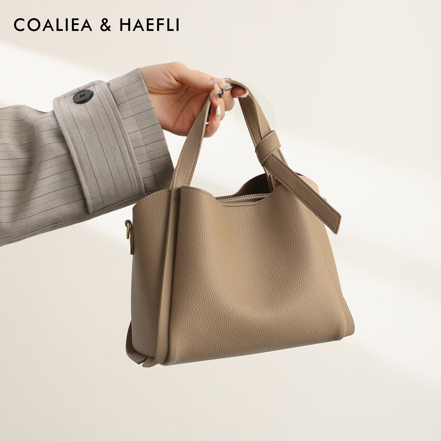 香港品牌水桶包包女2025新款秋斜挎包软皮手提包百搭单肩妈妈女包,淘宝优惠券,粉丝福利购,淘宝优惠卷