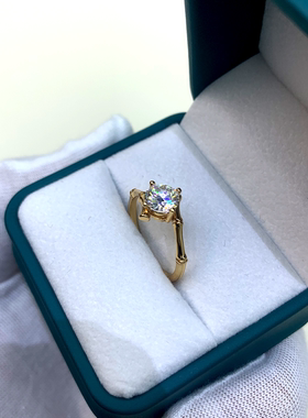 S925银莫桑钻1ct金竹节扭臂钻戒