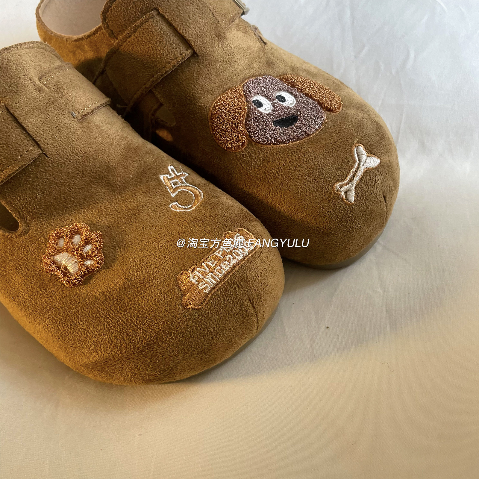 方鱼鹿 可爱刺绣厚底勃肯拖鞋女2025秋季百搭一脚蹬包头懒人鞋ins,淘宝优惠券,粉丝福利购,淘宝优惠卷