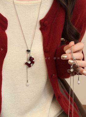 秋冬植绒小马抽拉项链女2025新款长款毛衣链轻奢高级感本命年配饰