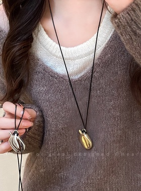 黑绳水瓶吊坠长款项链女韩系ins风简约百搭毛衣链高级感挂脖配饰